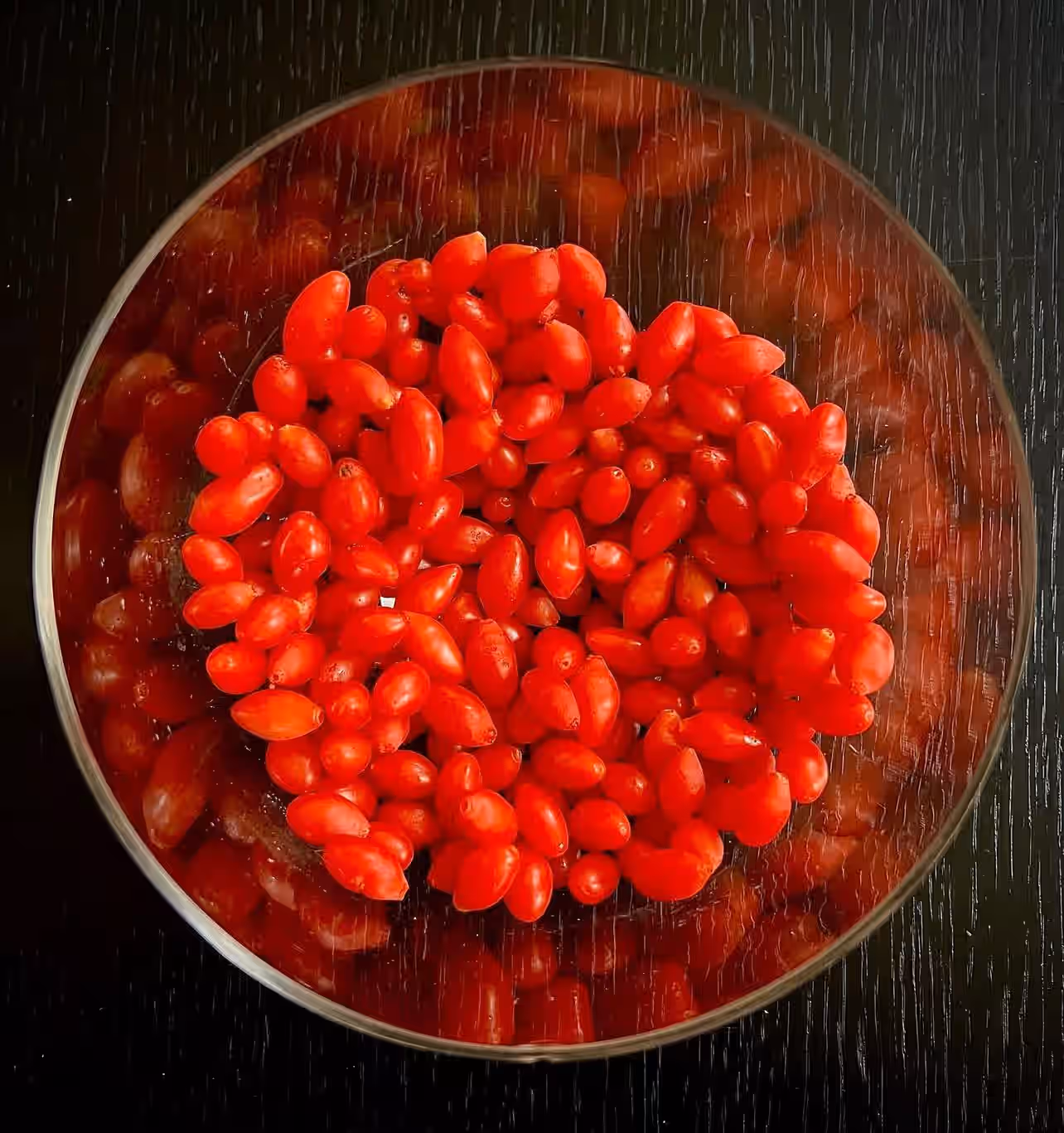 Wolf Berries (Goji Berries), organically grown - Fresh! Leaves also edible and can be added to order! Superfood!