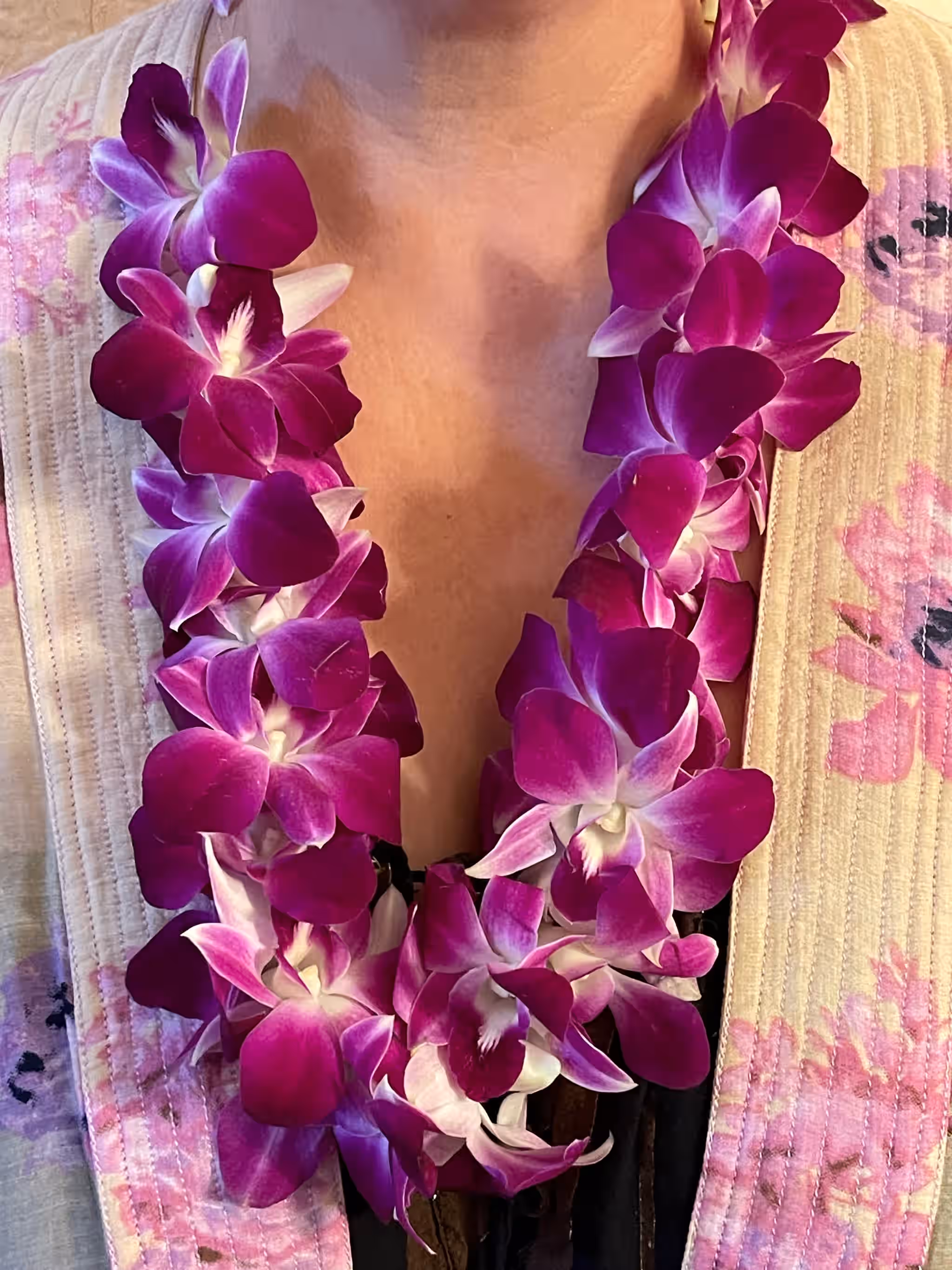 Purple Dendrobium Fresh Cut Orchids 50 Count pack for Lei and Food Decorations (Red Sonia)